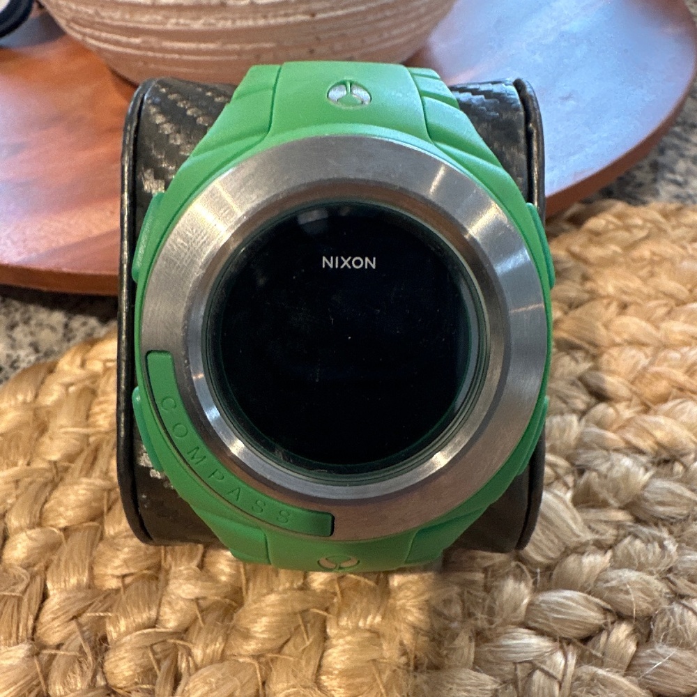 Nixon outsider watch